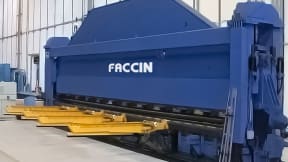 Bending machines for the shipbuilding and aerospace industry