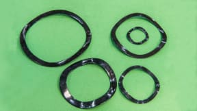 Wave washers for fastening applications