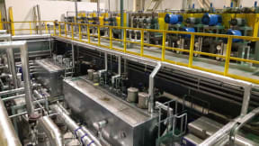 Cleaning lines and degreasing lines for metal strips