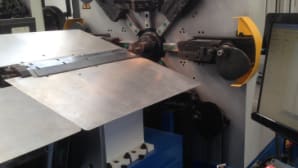 CNC-gesteuerte Drahtbiegemaschine mit 5 Achsen - CM 100