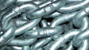 Hot-dip galvanizing to protect chains against corrosion