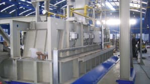 Ceramic galvanizing baths with heating cover