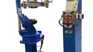 Saldatrice di testa con robot antropomorfo di asservimento