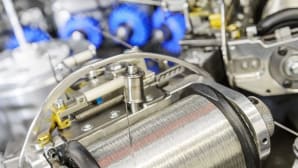 Diese Hebelarm-Flechtmaschine enthält drei patentierte Neuheiten
