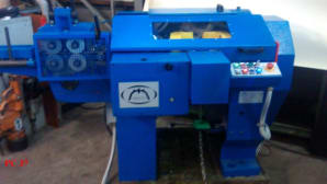 Chain bending machine