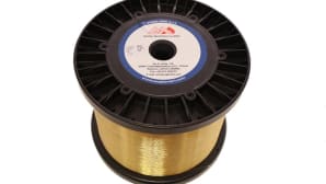 Crimped brass wire and wire to be crimped