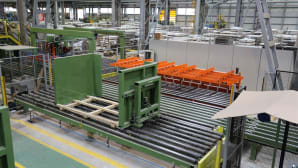 Automatic pallet-bundle coupler
