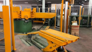Coil car for loading and unloading coils