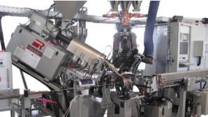 Ligne d'isolation pour câbles mini-coaxiaux et produits CATV avec expansion physique et chimique