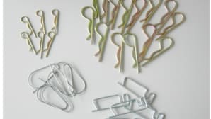 Ganci e coppiglie per cartellini pendenti