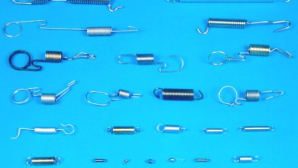 Traction springs with special loops