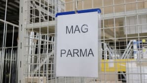 Soluzioni di identificazione ed etichettatura per cassoni in rete metallica e roll container