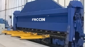 Bending machines for the shipbuilding and aerospace industry