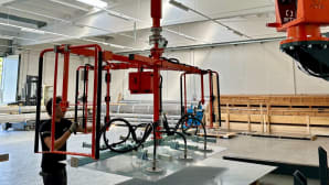 Punto Inox Service simplifies sheet metal handling with a new semi-automatic arm