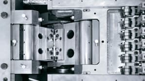 Ultra-technological progressive headers in Carlo Salvi's new video