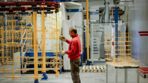 Nel cuore dei processi di verniciatura e trafilatura di Spazzolplastica