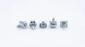 Viti con piastrina serrafilo: il nuovo standard per il serraggio elettrico