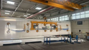Vacuum lifting systems for flat products: how do they work? 