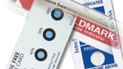 Humidity and temperature indicators for storage and transport of goods