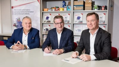 Simon Rijke acquires Weighpack International from founder Andries Kout