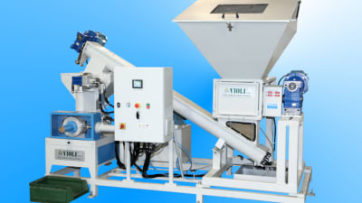 Automatic plant for shredding and briquetting chips