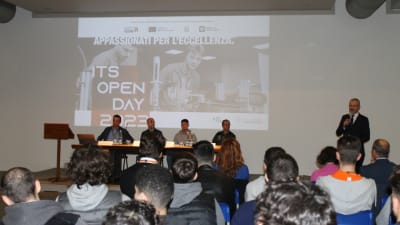 EIB ponte tra scuole, studenti e il settore dell'elettronica al Career Day 2023