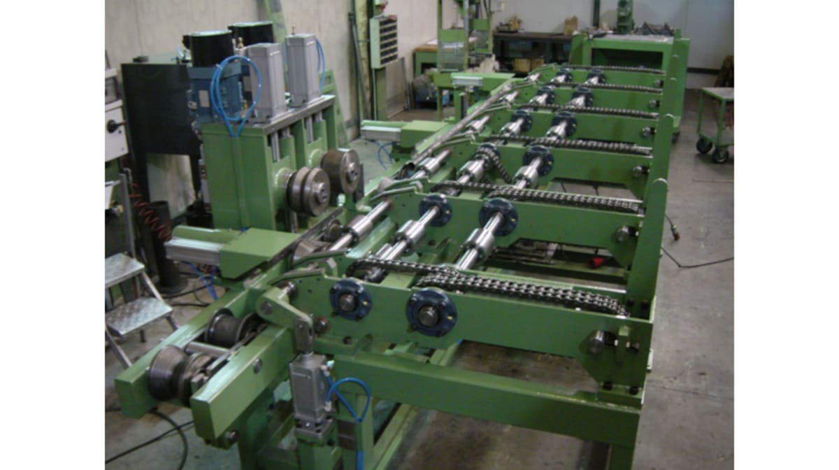 Control Loading Bench Steel bar loading and unloading benches | expometals