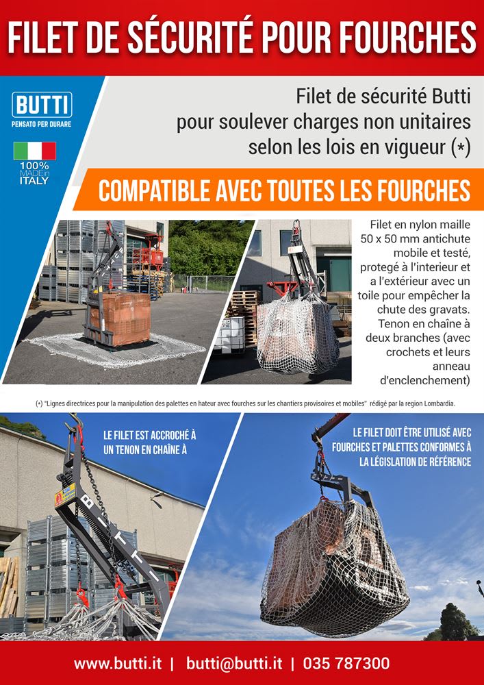Filet de sécurité Butti 100% Made in Italy pour fourches de chariot élévateur, montrant le levage sécurisé de charges non unitaires de matériaux de construction comme des briques ou gravats sur un chantier. Le filet en nylon avec mailles 50x50 mm est compatible avec toutes les fourches et équipé d'un tenon en chaîne à deux branches.