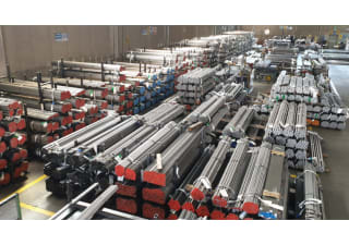 Profilati e Barre Metalliche: Differenze Fondamentali, Produzione e Applicazioni