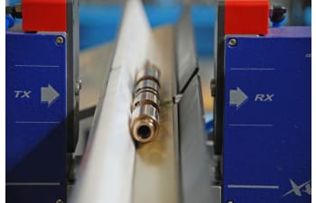 Lasermessgerät für Durchmessermessung und Kontrolle der Shleifmaschine.