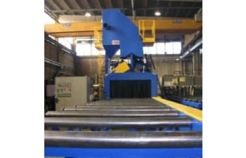 Shot blasting machine for sheets/plates, section bars and composed structures