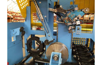 Automatic wire spooling machine for in-line or re-spooling operations