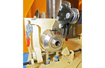 Rotating die holders for wire drawing machines