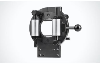 Auto centering device for cables and tubes