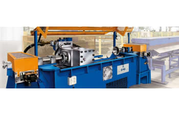 Hydraulic flying shear