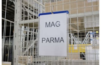 Soluzioni di identificazione ed etichettatura per cassoni in rete metallica e roll container