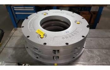 Water-cooled multi-disc brakes and clutches