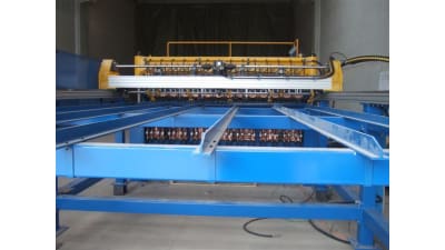 Semi-automatic machines for the production of electro-welded mesh panels