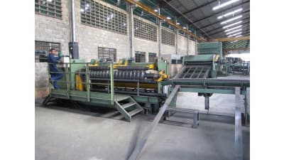 Automatic machines with one welding group for the production of electro-welded reinforcing mesh rolls