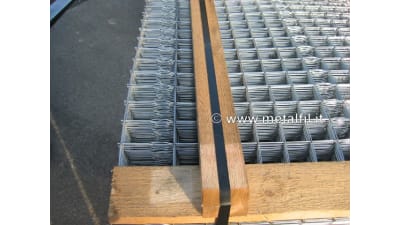 Electrowelded wire mesh for floor screeds