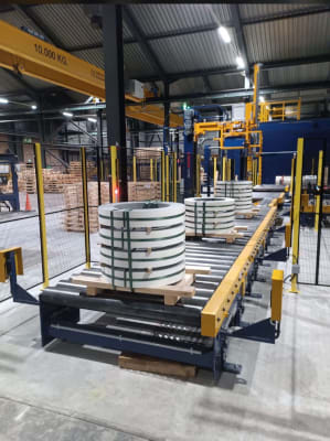 Verpackungslinie für längsgeteilte Stahlcoils