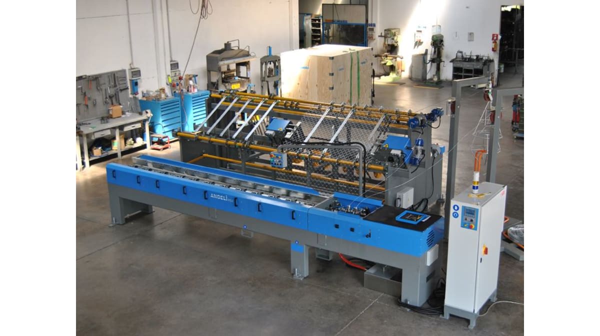 Angeli presents: MG2 chain-link fencing machine