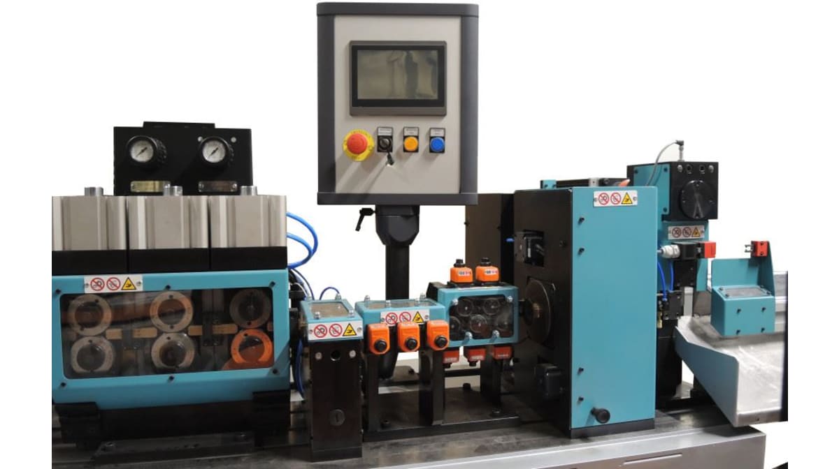 Raddrizzafilo con sistema di smussatura a comando elettrico in mostra alla wire 2018