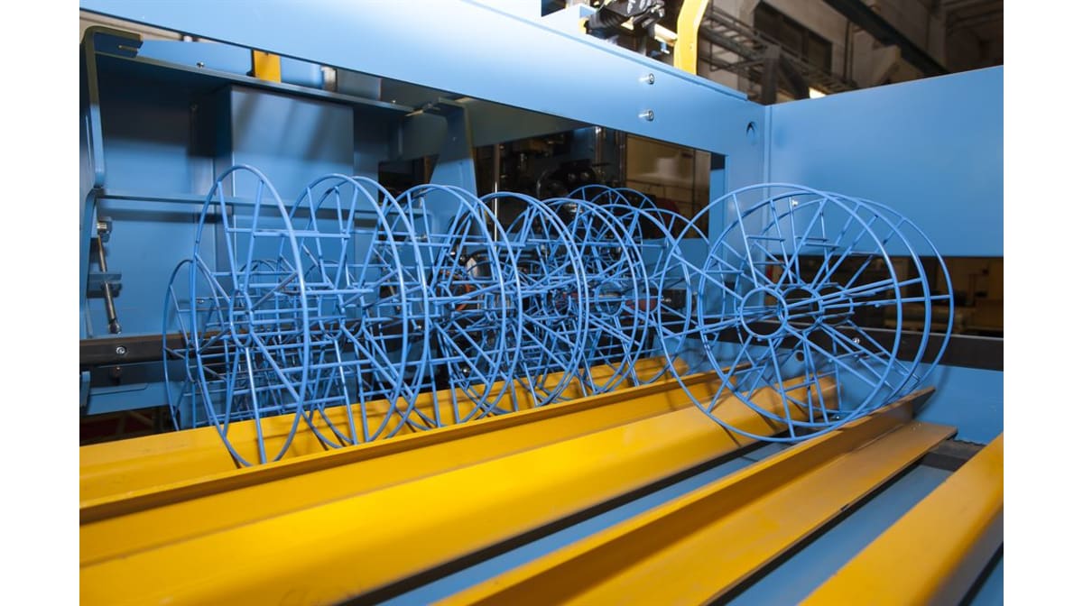 New automated packaging robot for wire laying machine 