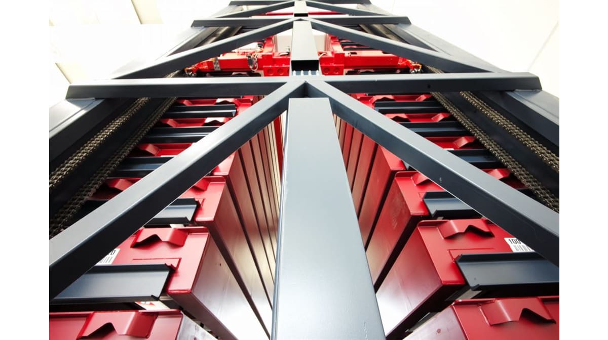 Matt First: a modular automated warehouse with no need for foundations