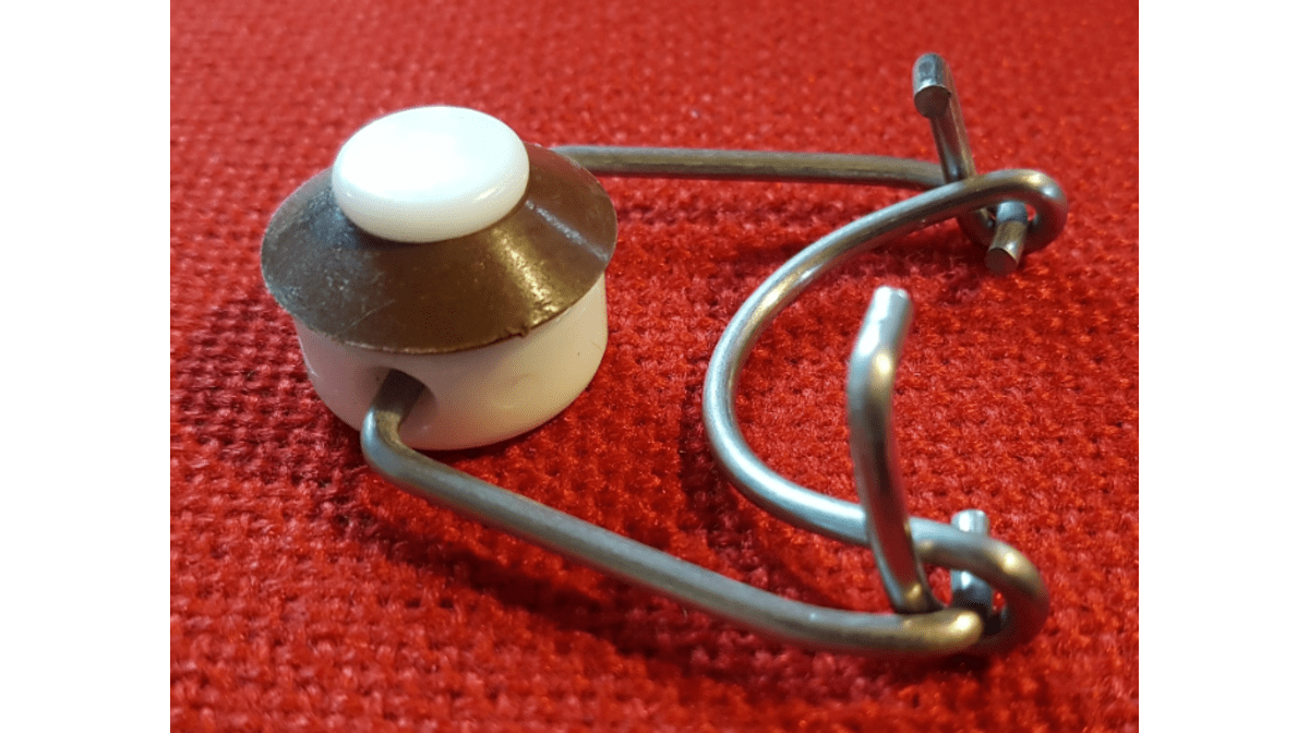 Pensa semplice, lavora felice: la piegatrice assemblatrice per tappi swing top di WST KORADI