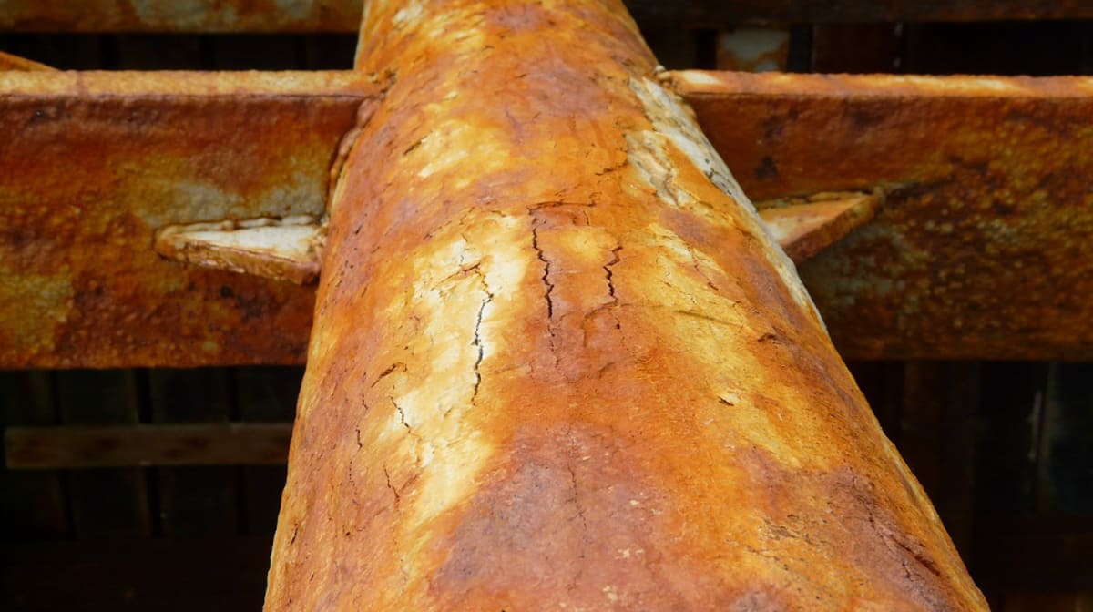 ¿Cuál es el impacto medioambiental de la corrosión del acero?