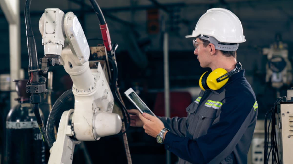 Are you thinking about investing in automation and robotics? Reinvent your business with smeup