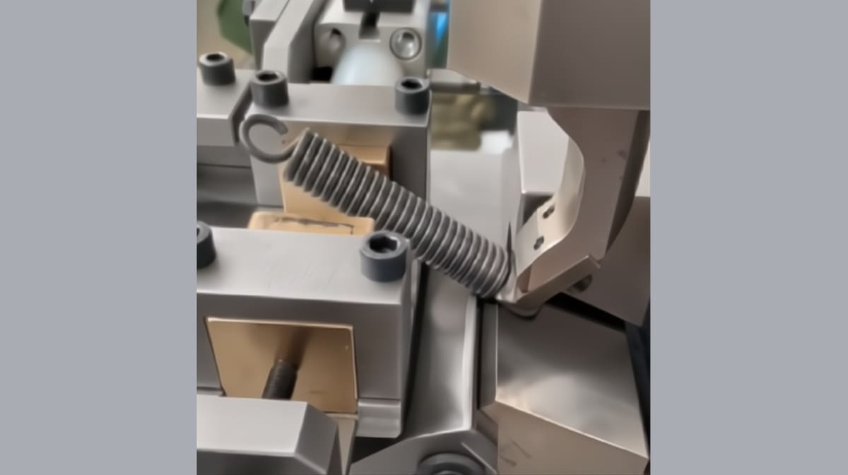 Pneumatische Ösenbiegemaschine OM5 von OMD für die Herstellung von Zugfedern