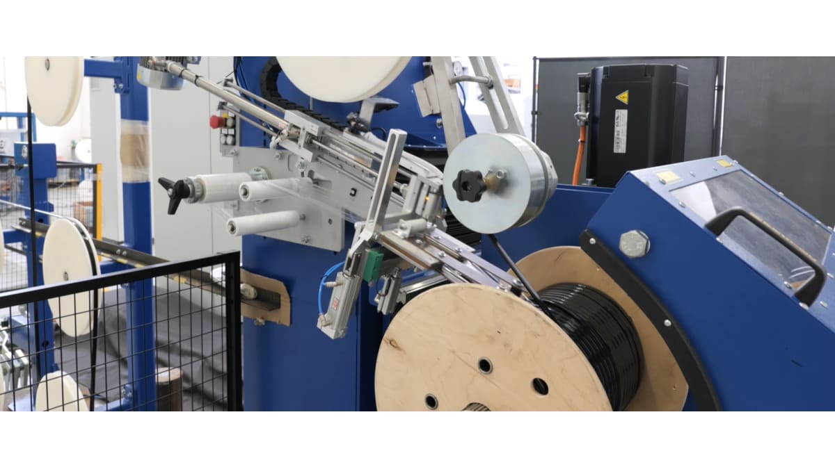 Ligne de rebobinage de câble WTM avec enrouleur semi-automatique